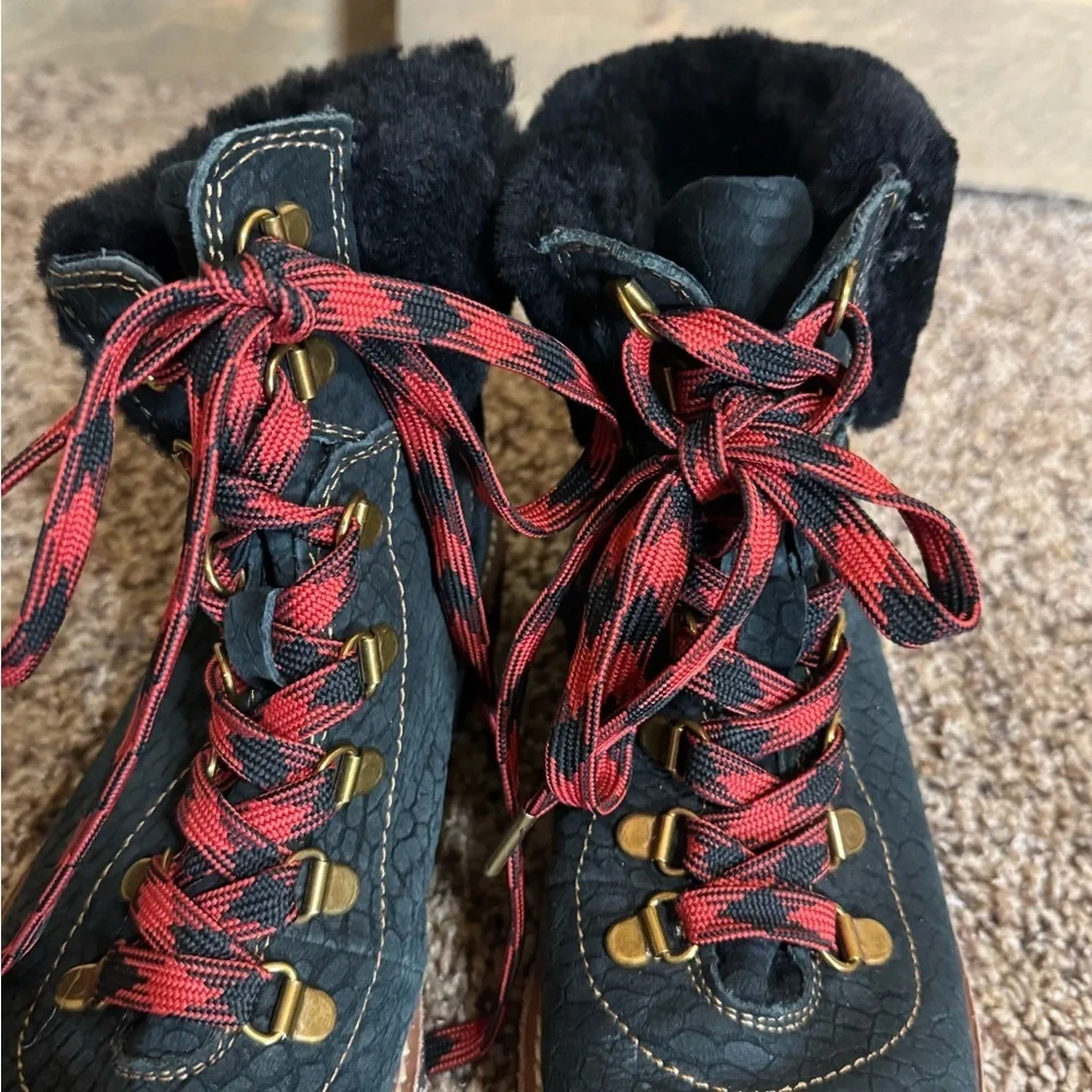Bionica Danie black suede lace up boots with shearling collar Size 7.5